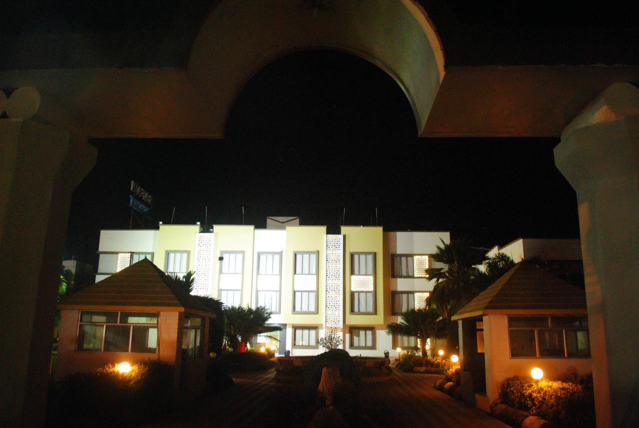 Safari Hotel & Resort Somnāth Εξωτερικό φωτογραφία