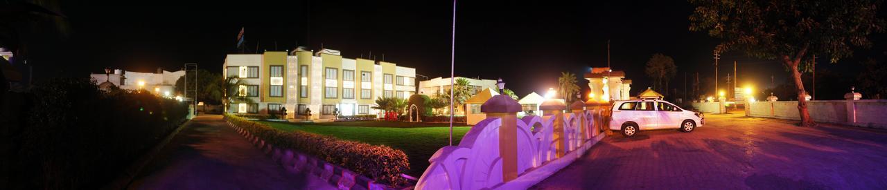 Safari Hotel & Resort Somnāth Εξωτερικό φωτογραφία